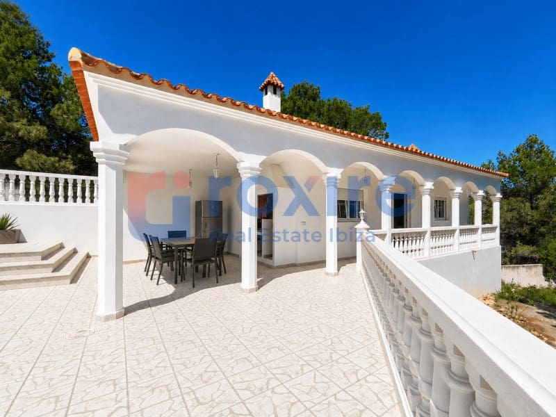 5 makuuhuone Huvila vuokrattavana paikassa Cala Tarida mukana uima-altaan 
autotalli - 10 000 € (Ref: 9857624)