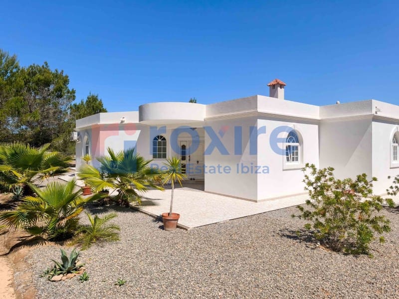 5 makuuhuone Huvila vuokrattavana paikassa Cala Tarida mukana uima-altaan 
autotalli - 10 000 € (Ref: 9857624)