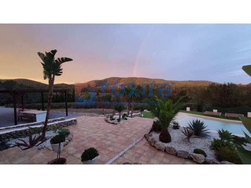 4 bedroom Villa for holiday rental in Santa Gertrudis de Fruitera with pool - € 3,750 (Ref: 9878661)