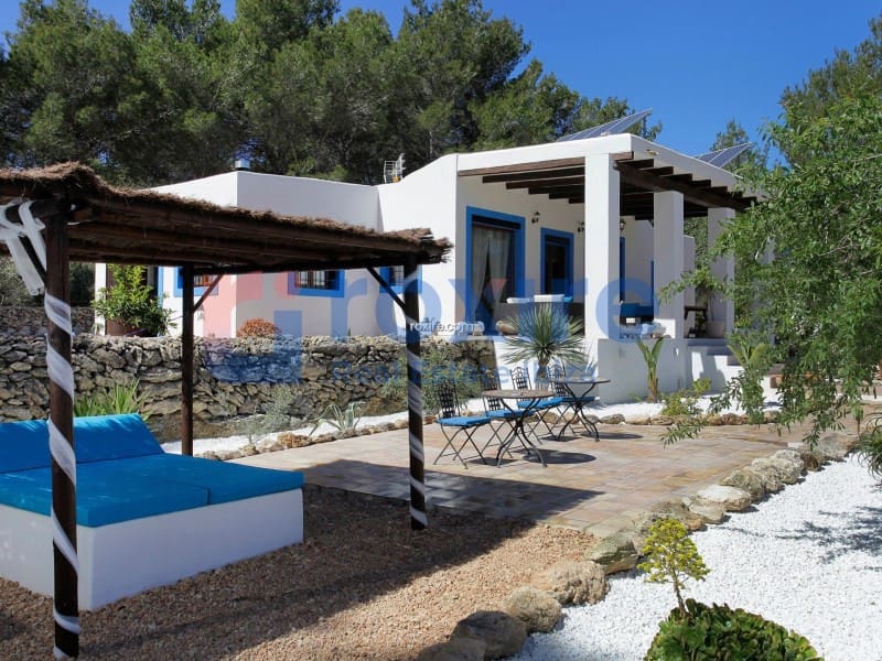 4 bedroom Villa for holiday rental in Santa Gertrudis de Fruitera with pool - € 3,750 (Ref: 9878661)
