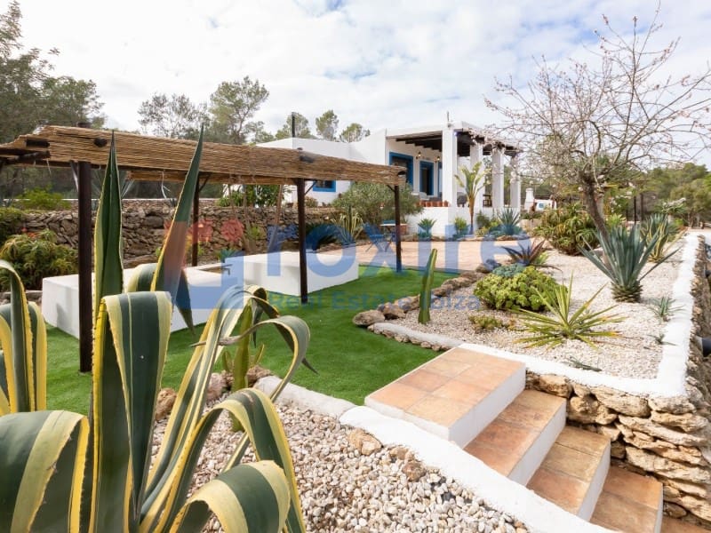 4 bedroom Villa for holiday rental in Santa Gertrudis de Fruitera with pool - € 3,750 (Ref: 9878661)
