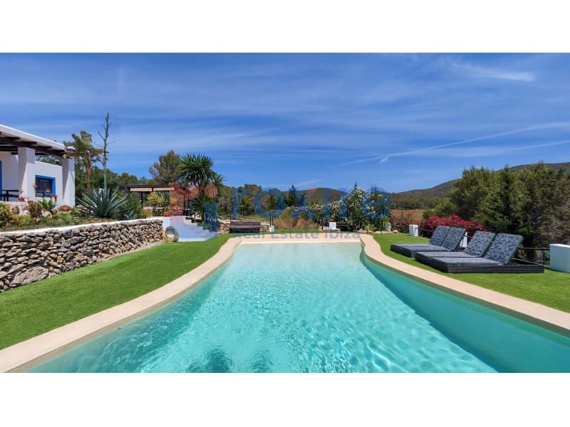 4 bedroom Villa for holiday rental in Santa Gertrudis de Fruitera with pool - € 3,750 (Ref: 9878661)