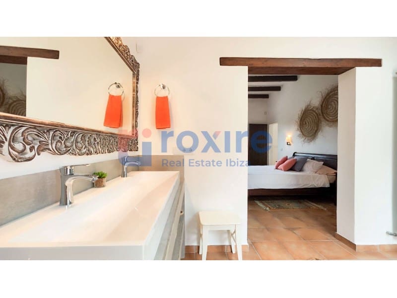 4 bedroom Villa for holiday rental in Santa Gertrudis de Fruitera with pool - € 3,750 (Ref: 9878661)