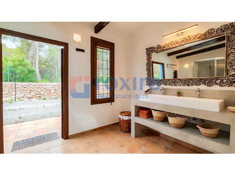 4 bedroom Villa for holiday rental in Santa Gertrudis de Fruitera with pool - € 3,750 (Ref: 9878661)