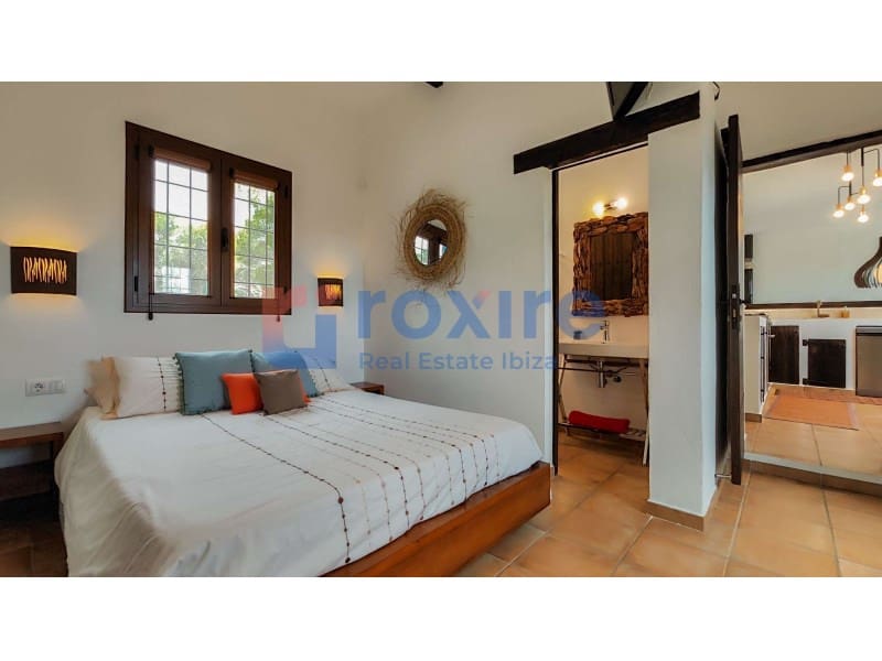 4 bedroom Villa for holiday rental in Santa Gertrudis de Fruitera with pool - € 3,750 (Ref: 9878661)
