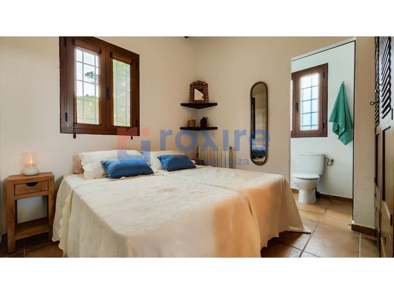 4 bedroom Villa for holiday rental in Santa Gertrudis de Fruitera with pool - € 3,750 (Ref: 9878661)