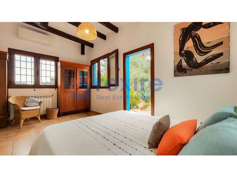 4 bedroom Villa for holiday rental in Santa Gertrudis de Fruitera with pool - € 3,750 (Ref: 9878661)