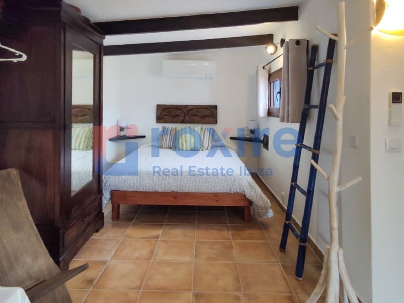 4 bedroom Villa for holiday rental in Santa Gertrudis de Fruitera with pool - € 3,750 (Ref: 9878661)