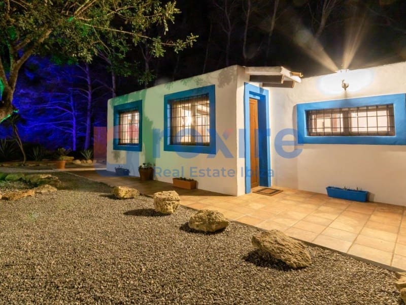 4 bedroom Villa for holiday rental in Santa Gertrudis de Fruitera with pool - € 3,750 (Ref: 9878661)