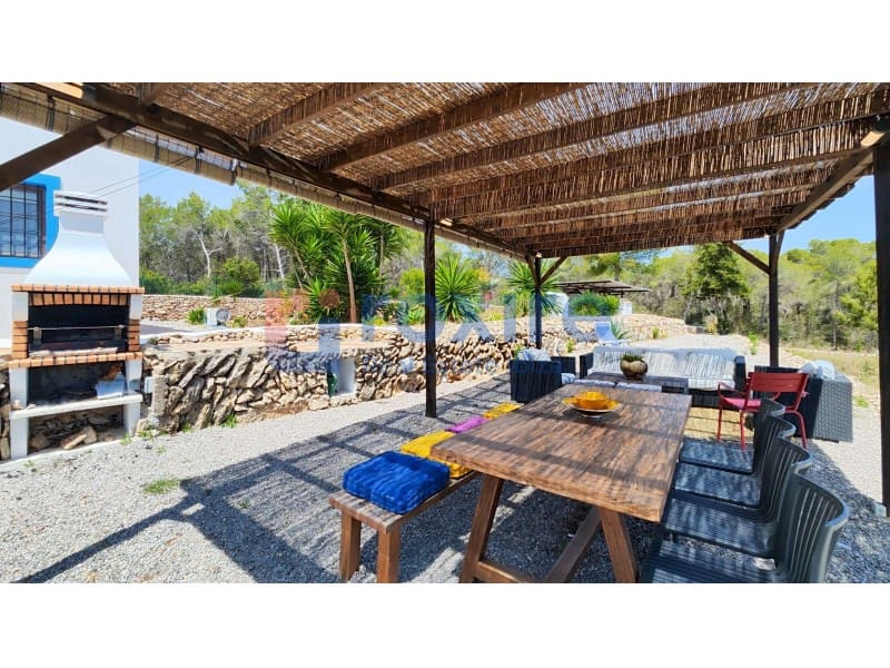 4 bedroom Villa for holiday rental in Santa Gertrudis de Fruitera with pool - € 3,750 (Ref: 9878661)