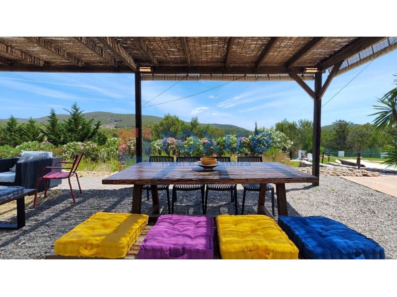 4 bedroom Villa for holiday rental in Santa Gertrudis de Fruitera with pool - € 3,750 (Ref: 9878661)
