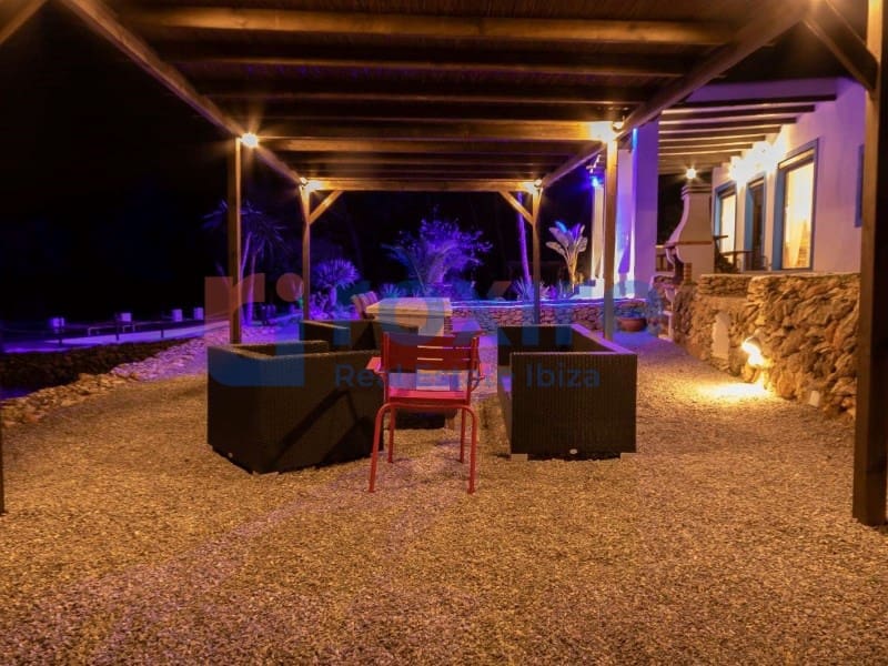 4 bedroom Villa for holiday rental in Santa Gertrudis de Fruitera with pool - € 3,750 (Ref: 9878661)