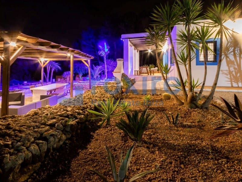 4 bedroom Villa for holiday rental in Santa Gertrudis de Fruitera with pool - € 3,750 (Ref: 9878661)