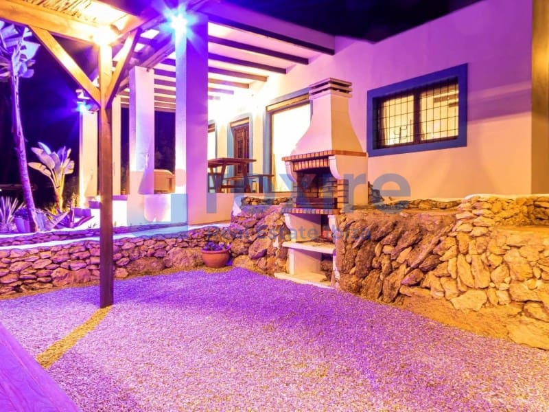 4 bedroom Villa for holiday rental in Santa Gertrudis de Fruitera with pool - € 3,750 (Ref: 9878661)