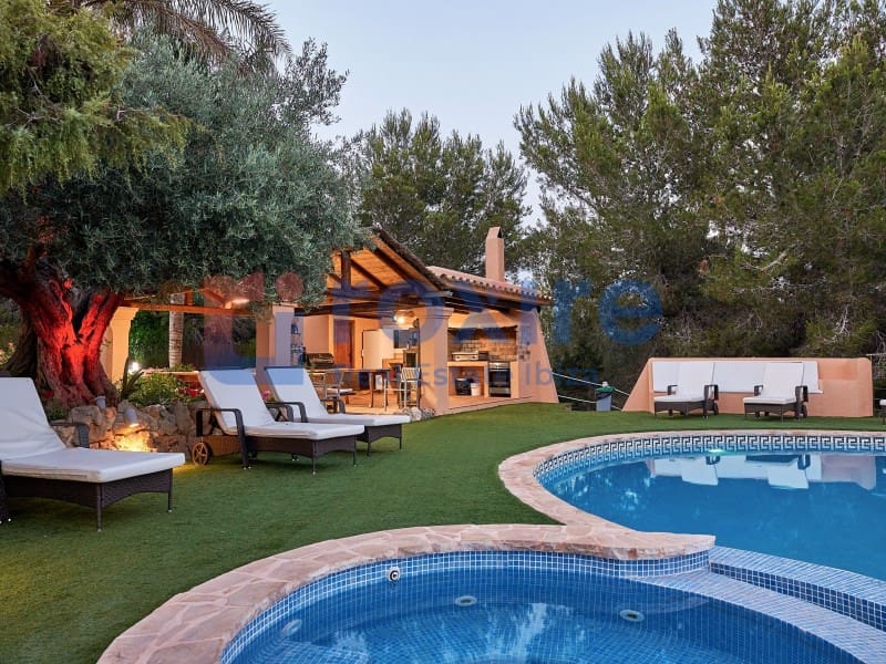 6 bedroom Villa for holiday rental in Sant Antoni de Portmany with pool - € 3,850 (Ref: 9878663)