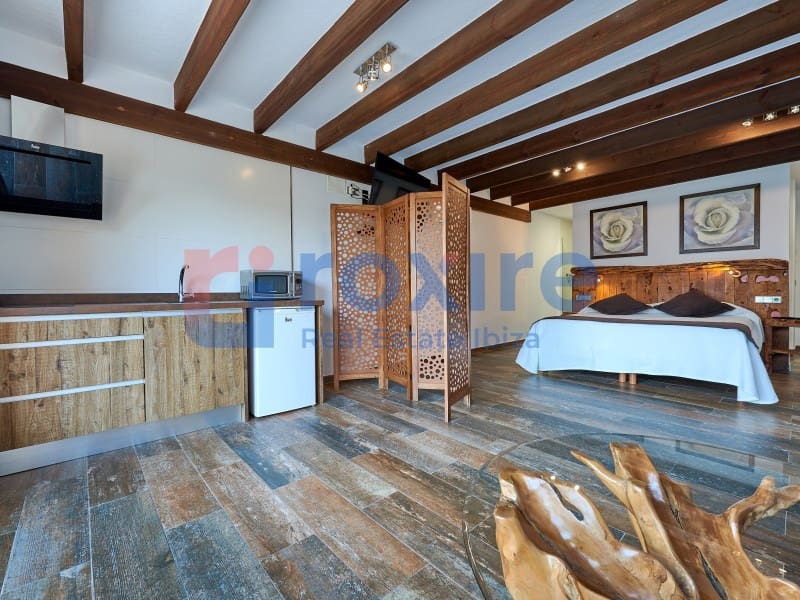6 bedroom Villa for holiday rental in Sant Antoni de Portmany with pool - € 3,850 (Ref: 9878663)
