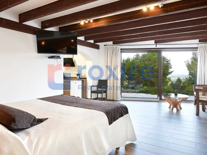 6 bedroom Villa for holiday rental in Sant Antoni de Portmany with pool - € 3,850 (Ref: 9878663)