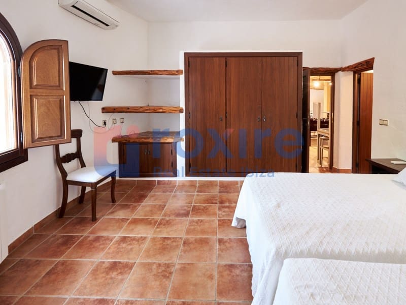 6 bedroom Villa for holiday rental in Sant Antoni de Portmany with pool - € 3,850 (Ref: 9878663)