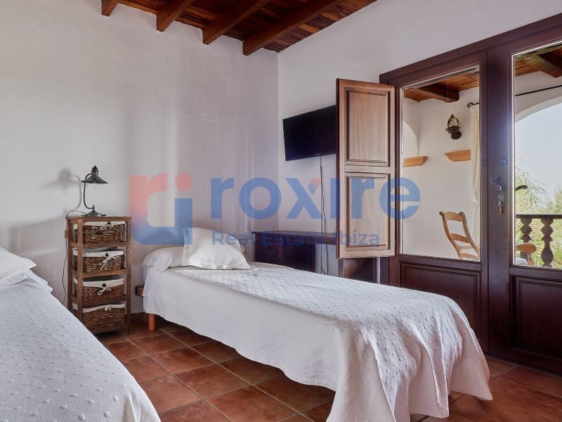 6 bedroom Villa for holiday rental in Sant Antoni de Portmany with pool - € 3,850 (Ref: 9878663)