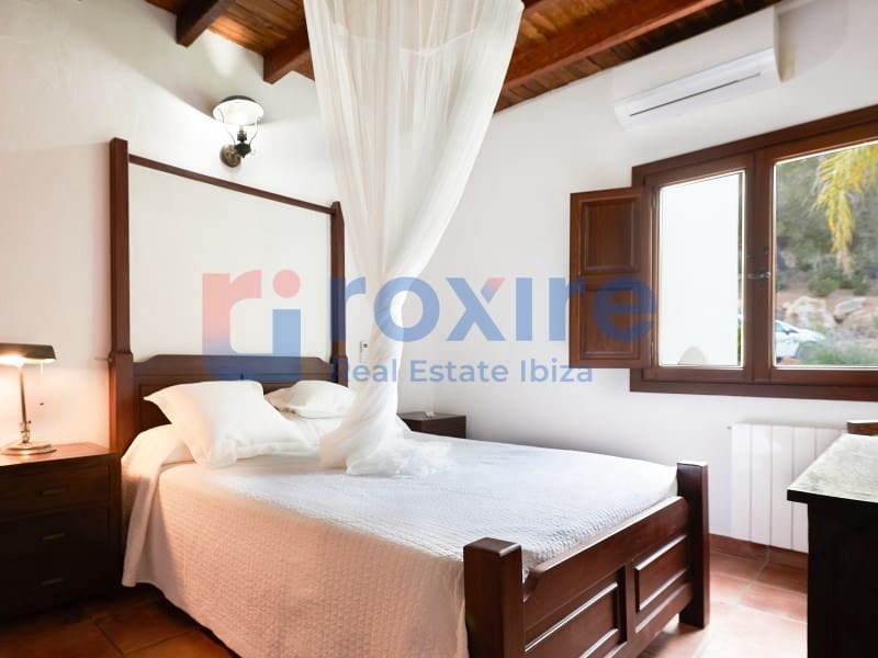 6 bedroom Villa for holiday rental in Sant Antoni de Portmany with pool - € 3,850 (Ref: 9878663)