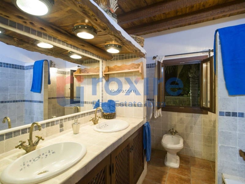 6 bedroom Villa for holiday rental in Sant Antoni de Portmany with pool - € 3,850 (Ref: 9878663)