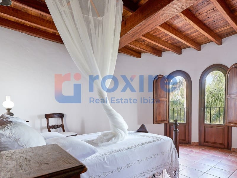 6 bedroom Villa for holiday rental in Sant Antoni de Portmany with pool - € 3,850 (Ref: 9878663)