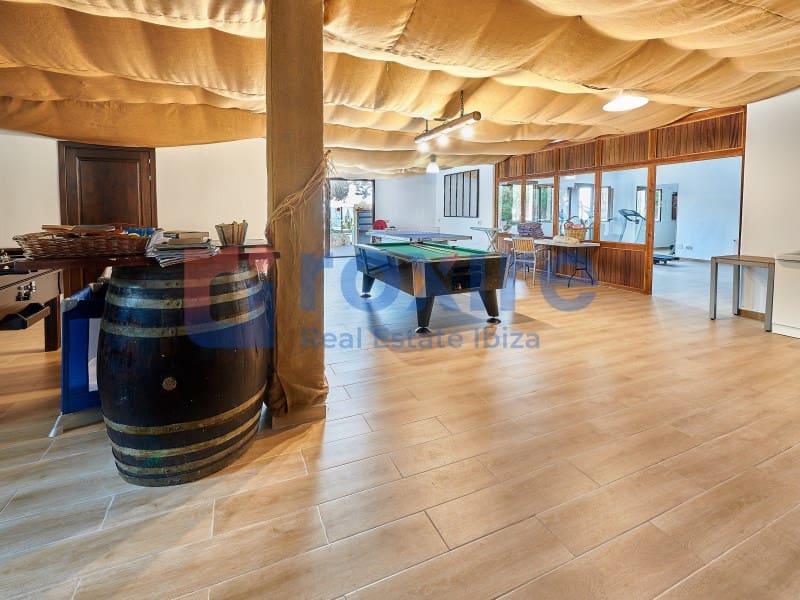 6 bedroom Villa for holiday rental in Sant Antoni de Portmany with pool - € 3,850 (Ref: 9878663)