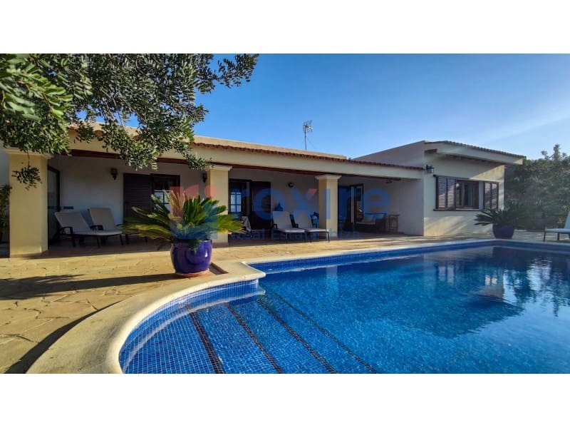 3 bedroom Villa for holiday rental in Sant Agusti des Vedra with pool - € 2,670 (Ref: 9878664)