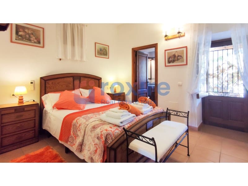 3 bedroom Villa for holiday rental in Sant Agusti des Vedra with pool - € 2,670 (Ref: 9878664)