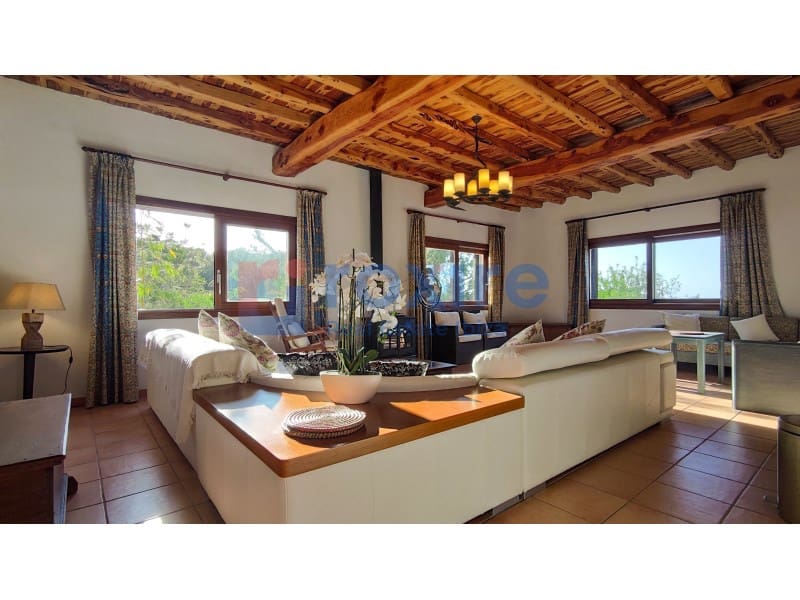 3 bedroom Villa for holiday rental in Sant Agusti des Vedra with pool - € 2,670 (Ref: 9878664)