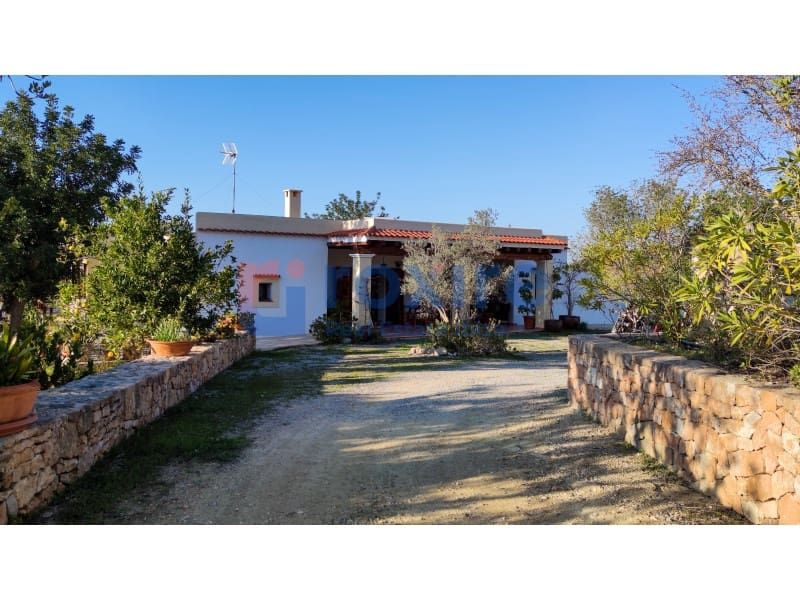3 bedroom Villa for holiday rental in Sant Agusti des Vedra with pool - € 2,670 (Ref: 9878664)