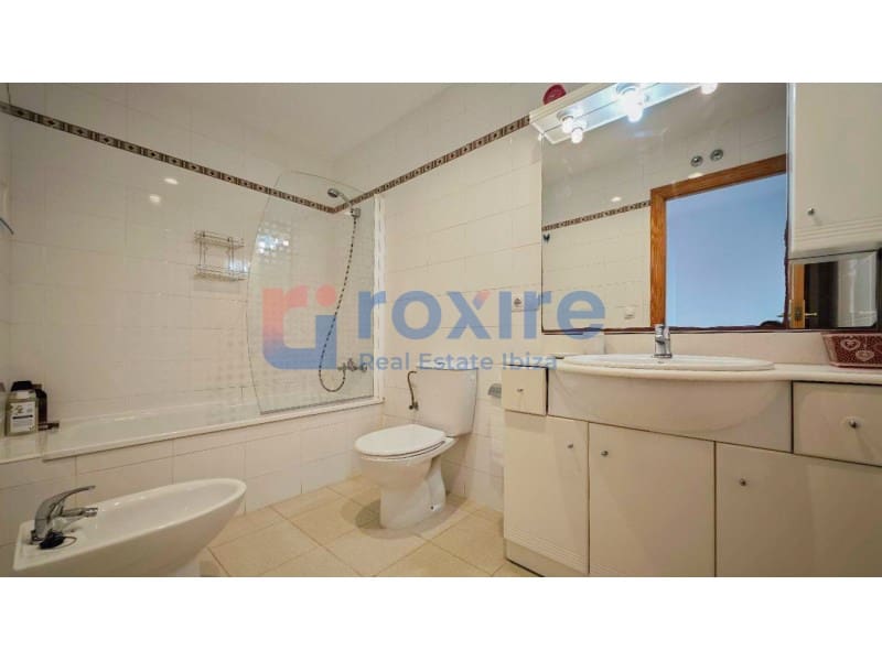 Appartement de 1 chambre à louer à Sant Antoni de Portmany avec piscine garage - 1 600 € (Ref: 9924545)