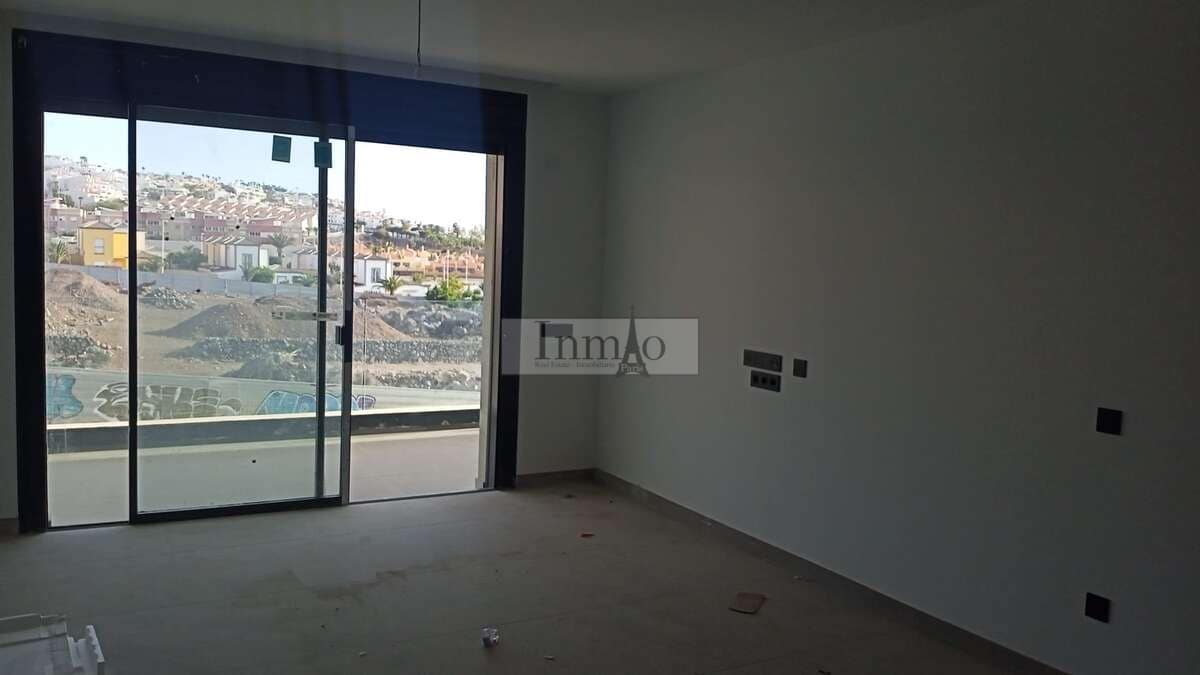 2 bedroom Apartment for sale in Costa Adeje with pool garage - € 585,000 (Ref: 7419955)