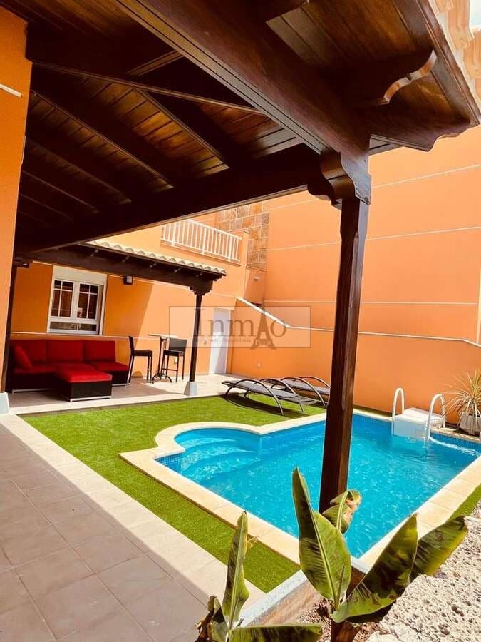 4 sypialnia Finka/Dom wiejski na sprzedaż w Los Cristianos z garażem - 795 000 € (Ref: 7845165)