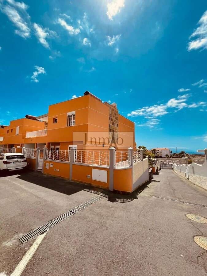 4 bedroom Finca/Country House for sale in Los Cristianos with garage - € 795,000 (Ref: 7845165)