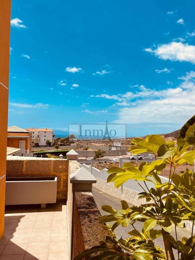 4 bedroom Finca/Country House for sale in Los Cristianos with garage - € 795,000 (Ref: 7845165)
