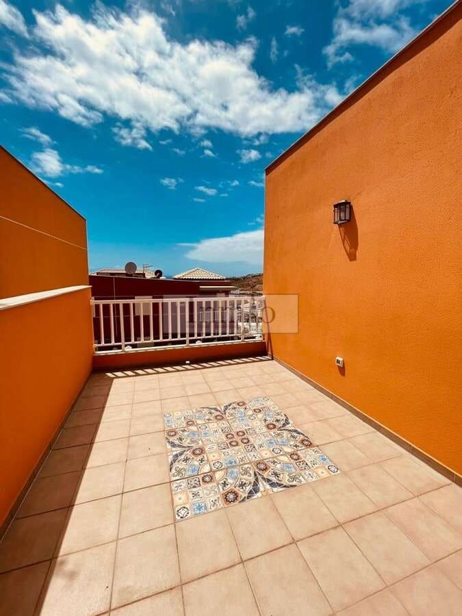 4 bedroom Finca/Country House for sale in Los Cristianos with garage - € 795,000 (Ref: 7845165)