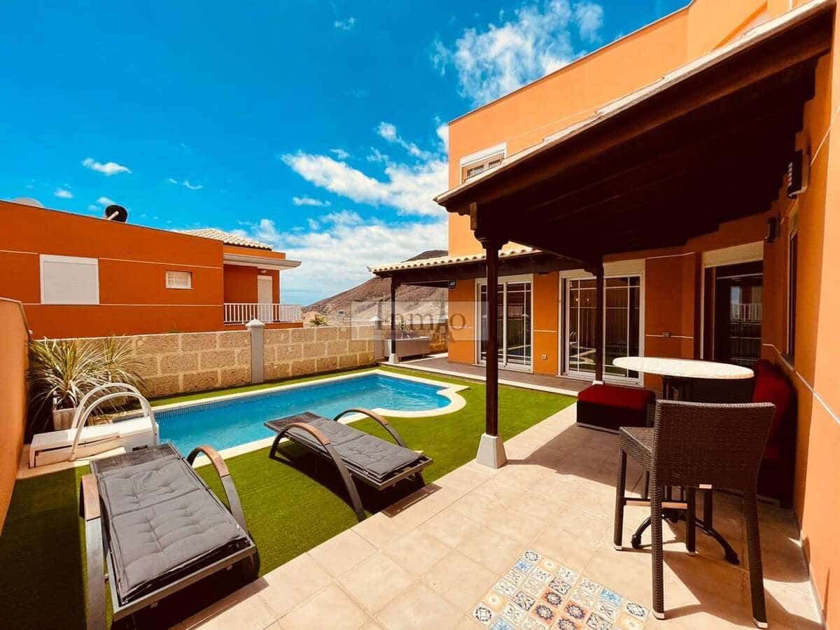 4 bedroom Finca/Country House for sale in Los Cristianos with garage - € 795,000 (Ref: 7845165)