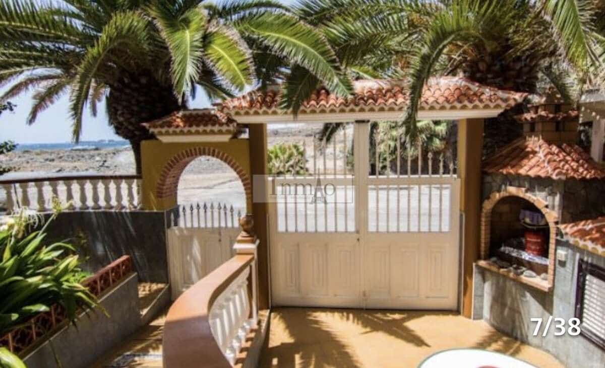 8 bedroom Apartment for sale in Granadilla de Abona with garage € 550,000 (Ref 8002344)