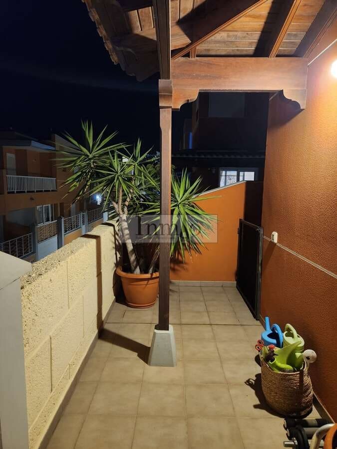 4 soverom Kjedet enebolig til salgs i Los Cristianos med svømmebasseng garasje - € 980 000 (Ref: 9241976)