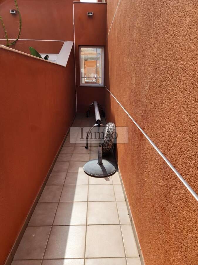 4 soverom Kjedet enebolig til salgs i Los Cristianos med svømmebasseng garasje - € 980 000 (Ref: 9241976)