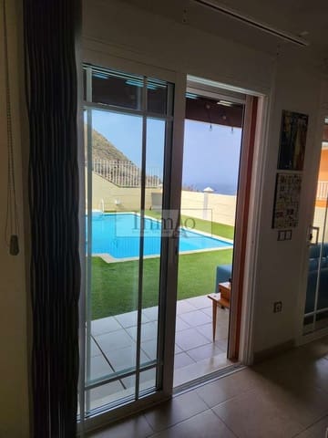 4 soverom Kjedet enebolig til salgs i Los Cristianos, Arona med svømmebasseng garasje - € 980 000 (Ref: 9241976)