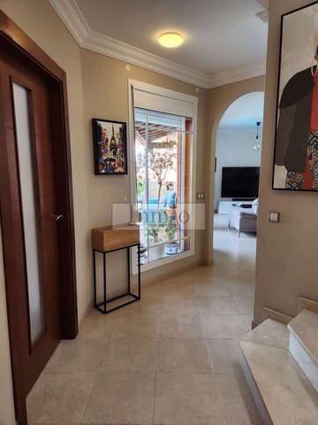 4 soverom Kjedet enebolig til salgs i Los Cristianos, Arona med svømmebasseng garasje - € 980 000 (Ref: 9241976)