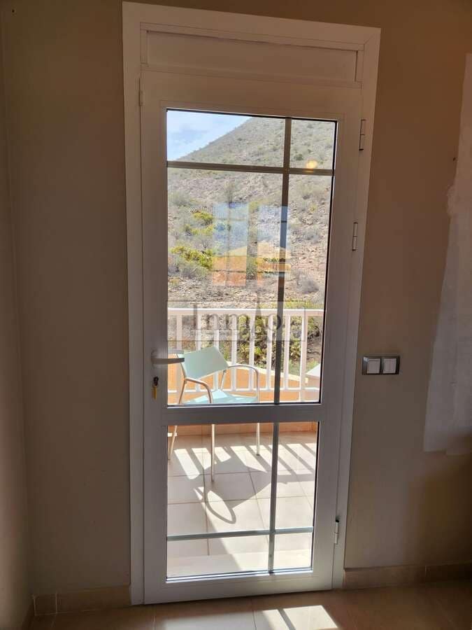 4 soverom Kjedet enebolig til salgs i Los Cristianos med svømmebasseng garasje - € 980 000 (Ref: 9241976)