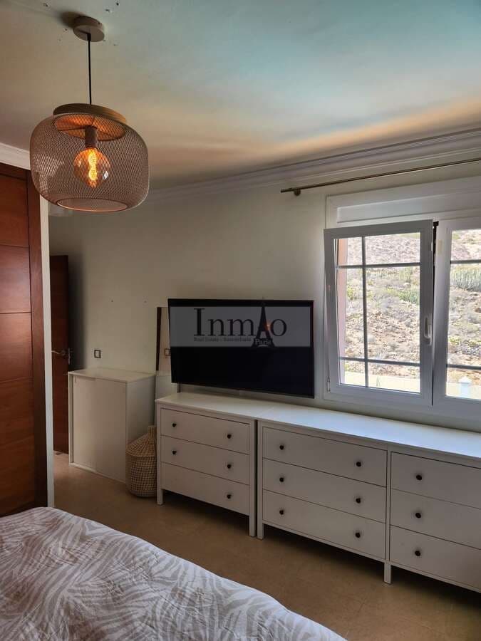 4 soverom Kjedet enebolig til salgs i Los Cristianos med svømmebasseng garasje - € 980 000 (Ref: 9241976)