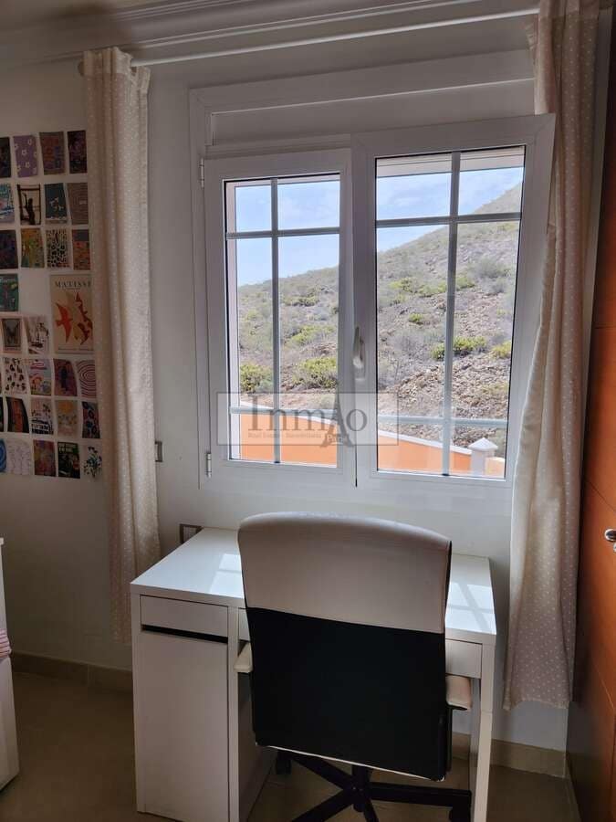 4 soverom Kjedet enebolig til salgs i Los Cristianos med svømmebasseng garasje - € 980 000 (Ref: 9241976)