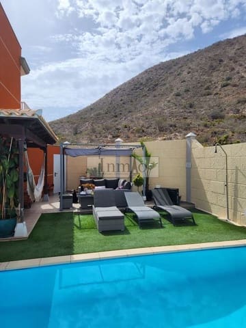 4 soverom Kjedet enebolig til salgs i Los Cristianos, Arona med svømmebasseng garasje - € 980 000 (Ref: 9241976)