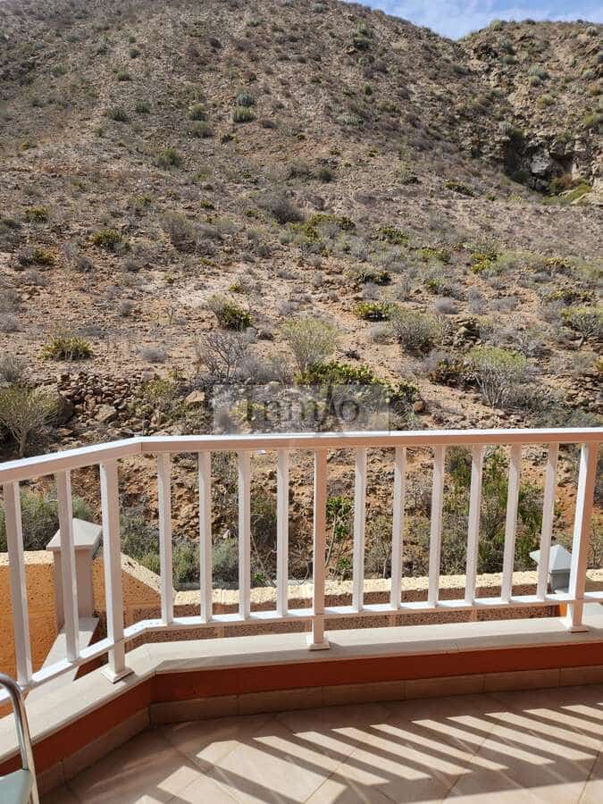 4 soverom Kjedet enebolig til salgs i Los Cristianos med svømmebasseng garasje - € 980 000 (Ref: 9241976)