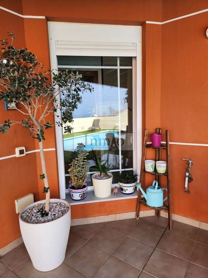 4 soverom Kjedet enebolig til salgs i Los Cristianos med svømmebasseng garasje - € 980 000 (Ref: 9241976)