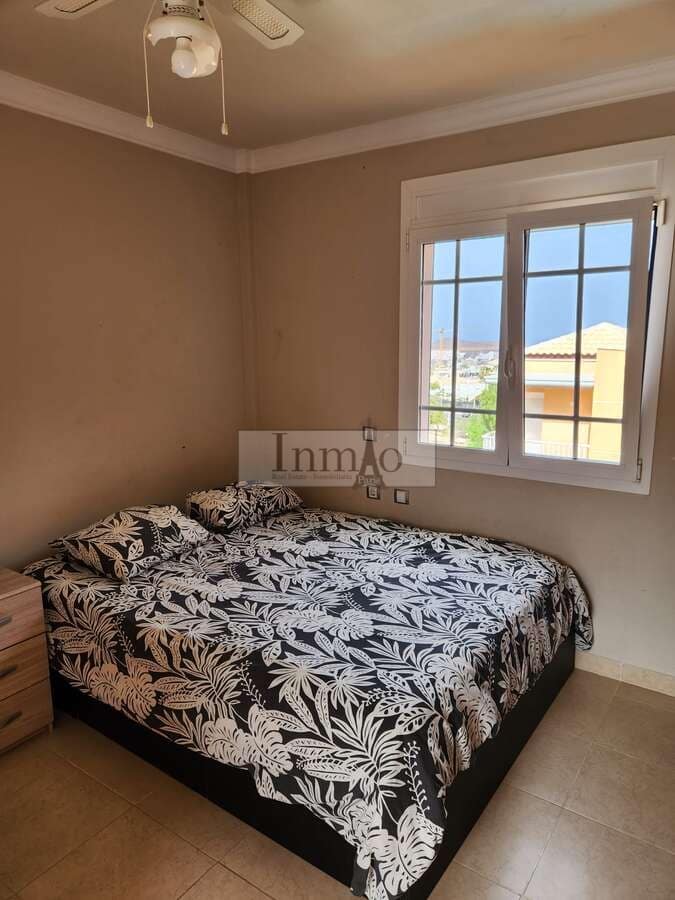 4 soverom Kjedet enebolig til salgs i Los Cristianos med svømmebasseng garasje - € 980 000 (Ref: 9241976)